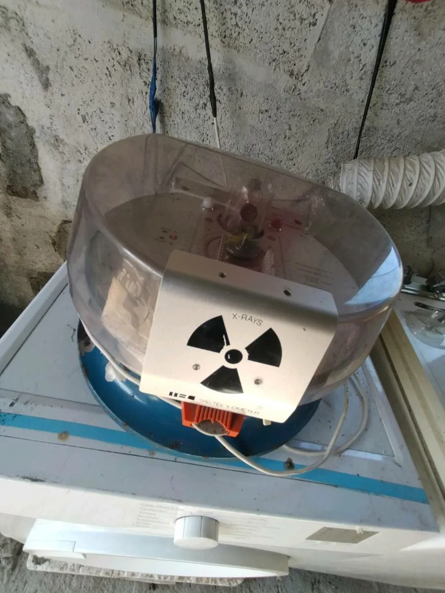 Old x ray machine - Image 1