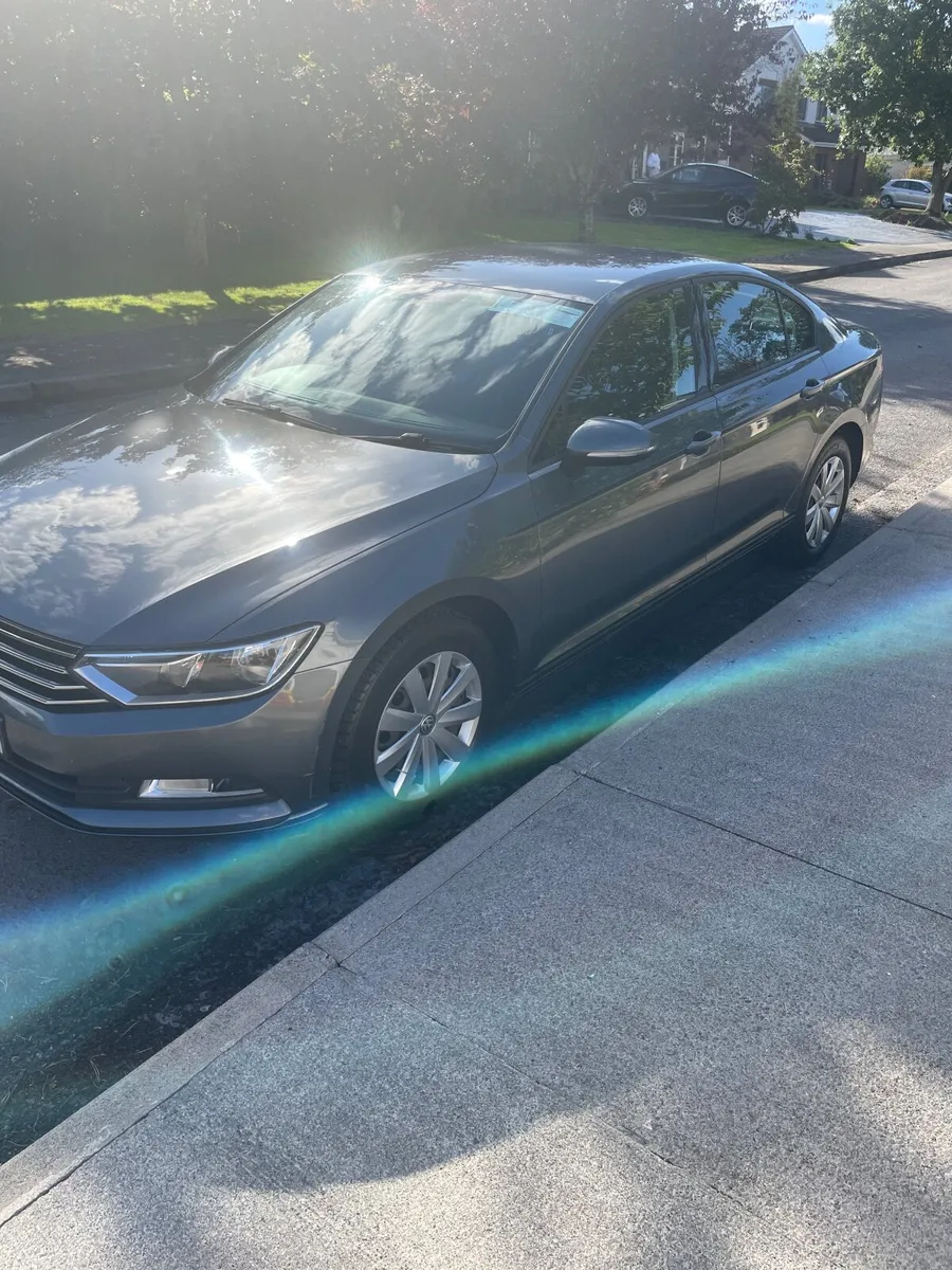 2015 Volkswagen Passat Diesel - Image 3