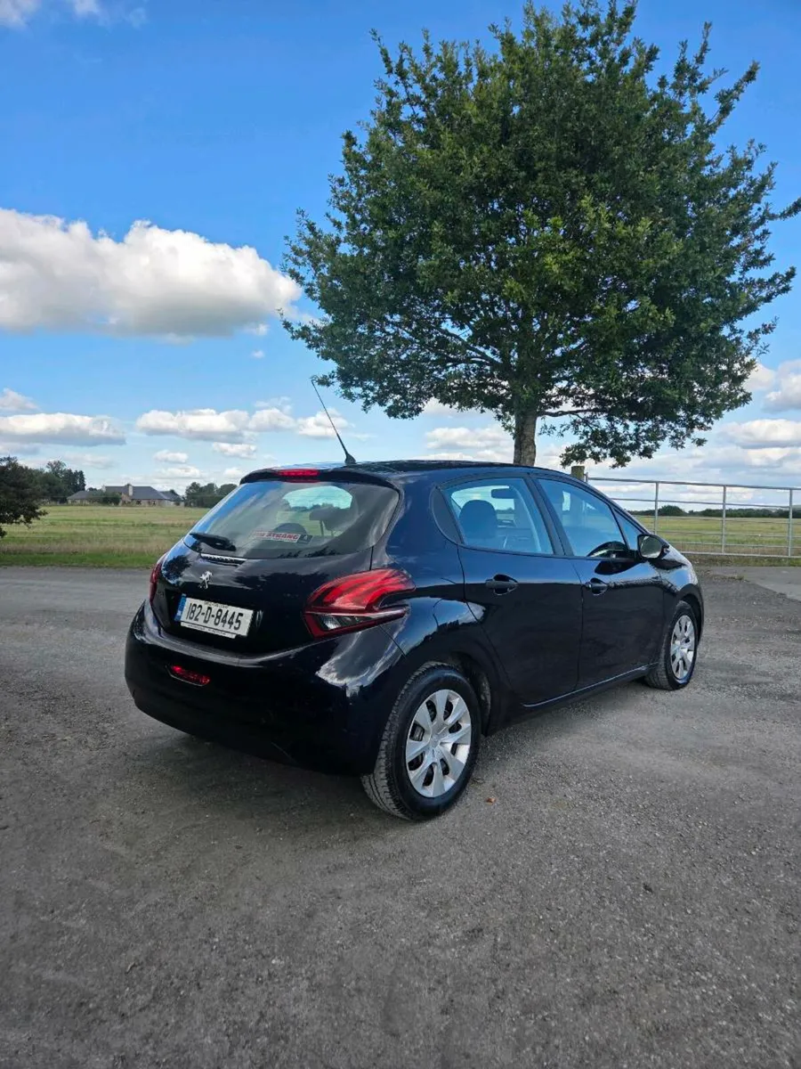 Peugeot 208 - Image 2