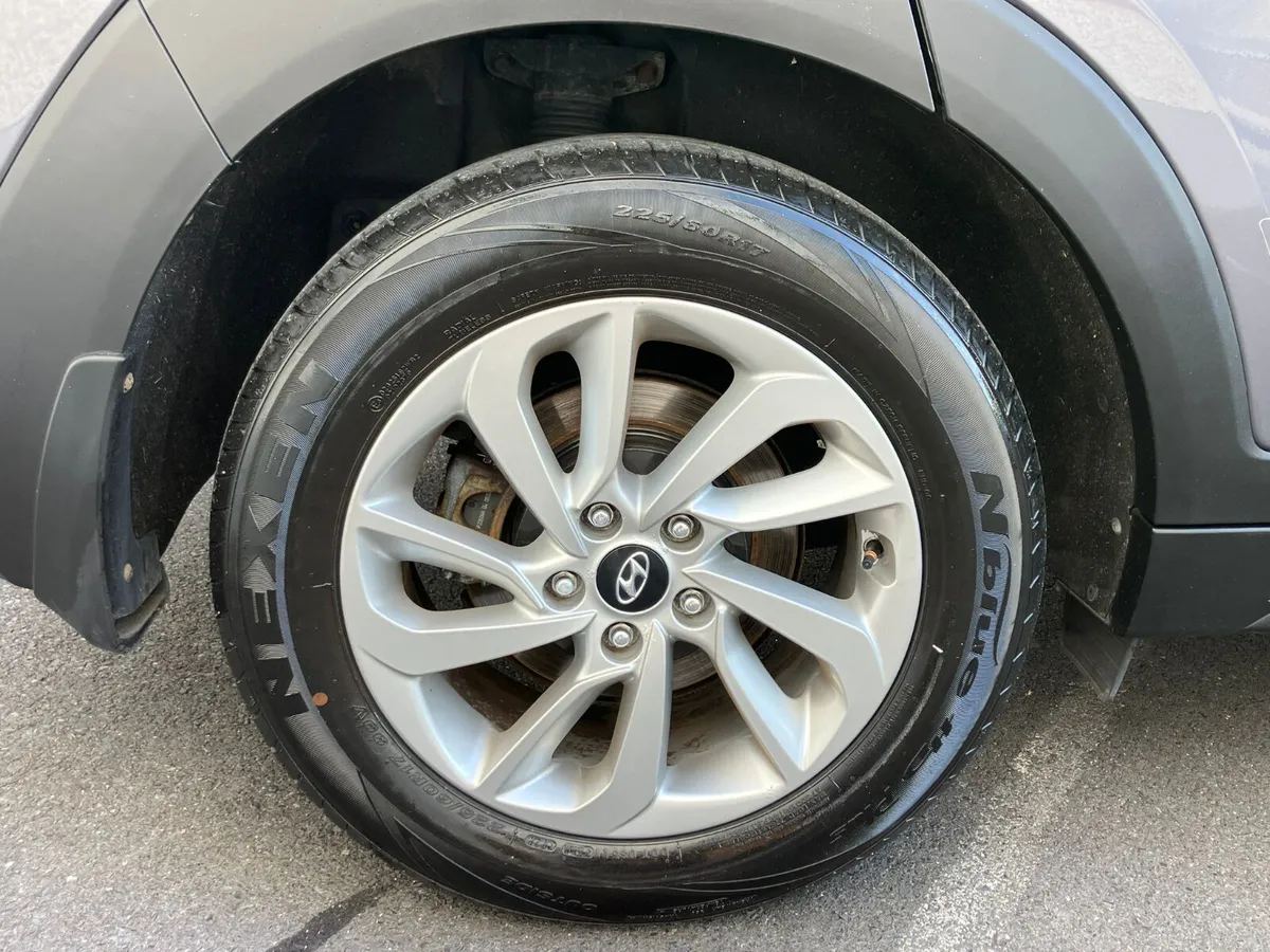 EXECUTIVE - AUTO - HEATED LEATHER - REVERSE CAMERA - Image 2