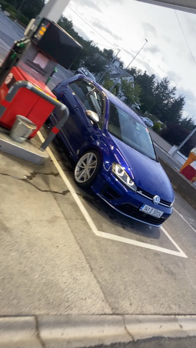 2014 Volkswagen Golf R - Image 4