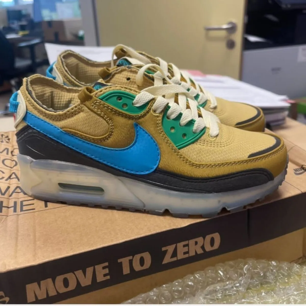Nike Trainers (Limited edition) - Image 2