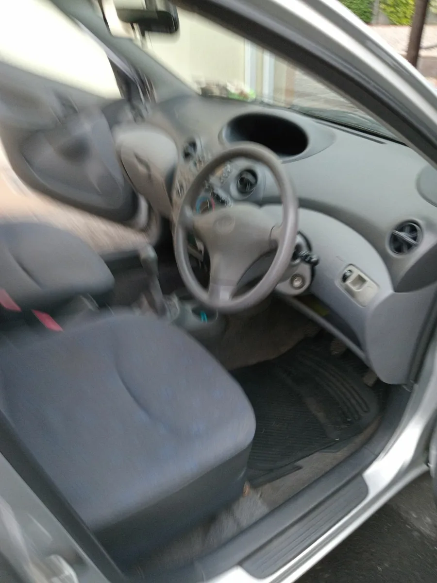 Toyota Yaris 2003 - Image 4
