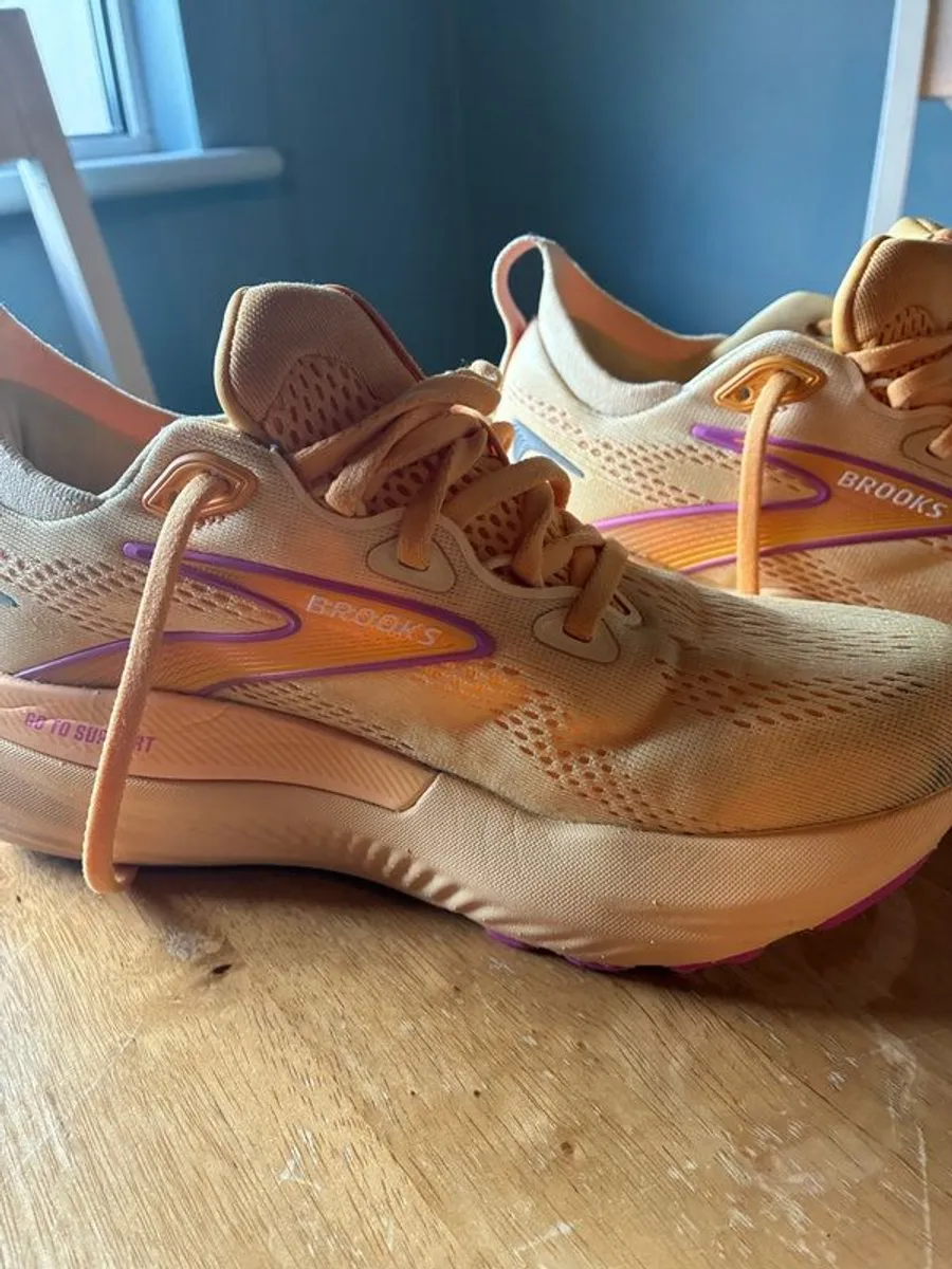 brooks GTS - Image 2