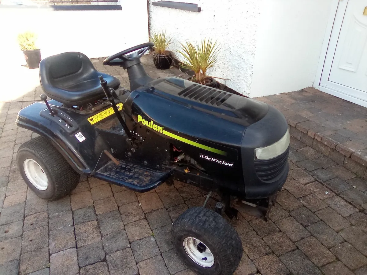 Ride on lawnmower - Image 1