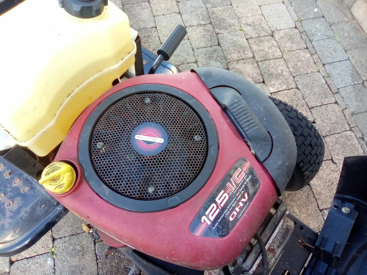 Ride on lawnmower - Image 2