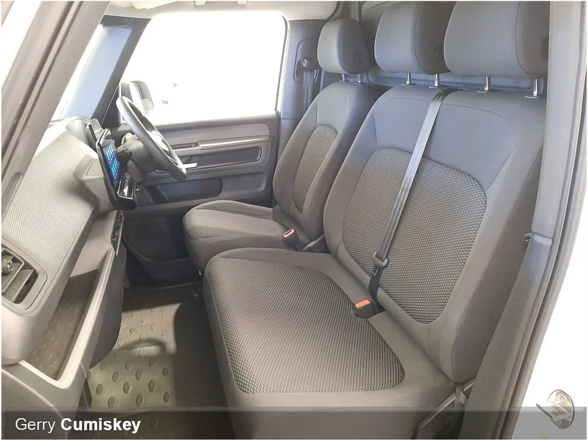 Volkswagen ID. Buzz Commerce 204 Pro Performance - Image 4