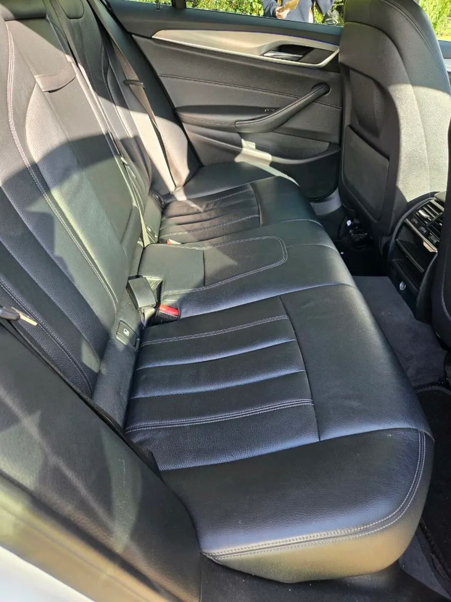 2018  BMW 530E - Image 3