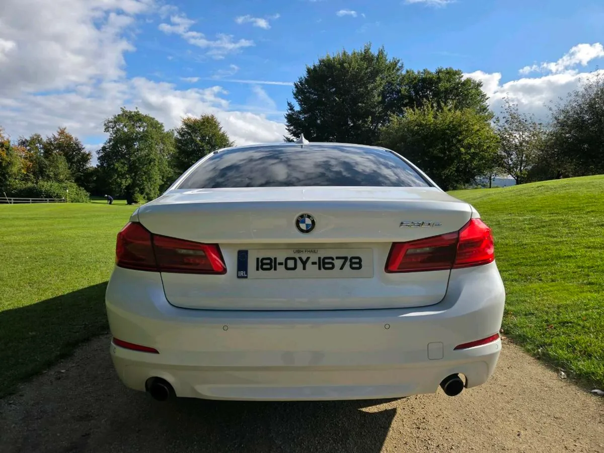 2018  BMW 530E - Image 4