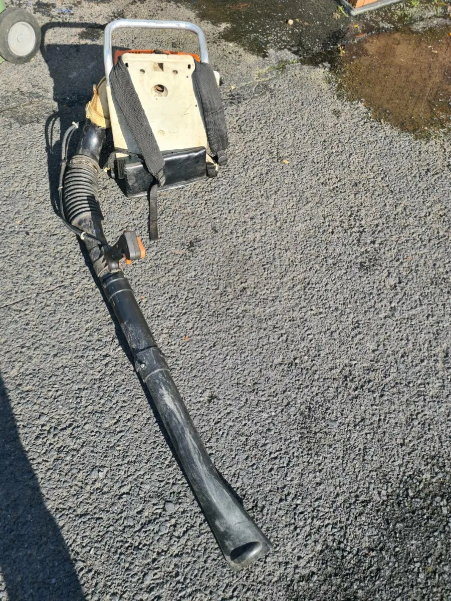 Stihl Leaf blower. Br.400 works perfectly fine ver - Image 2
