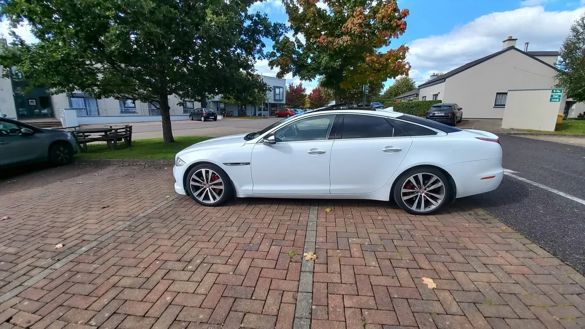 Jaguar XJ 2014 - Image 2