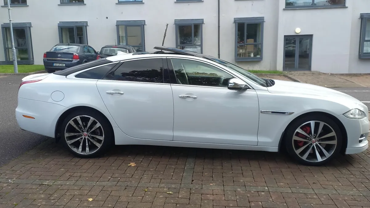 Jaguar XJ 2014 - Image 4