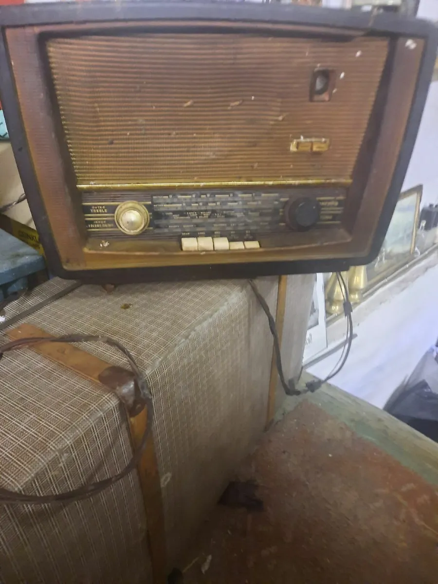 Antique radio - Image 1