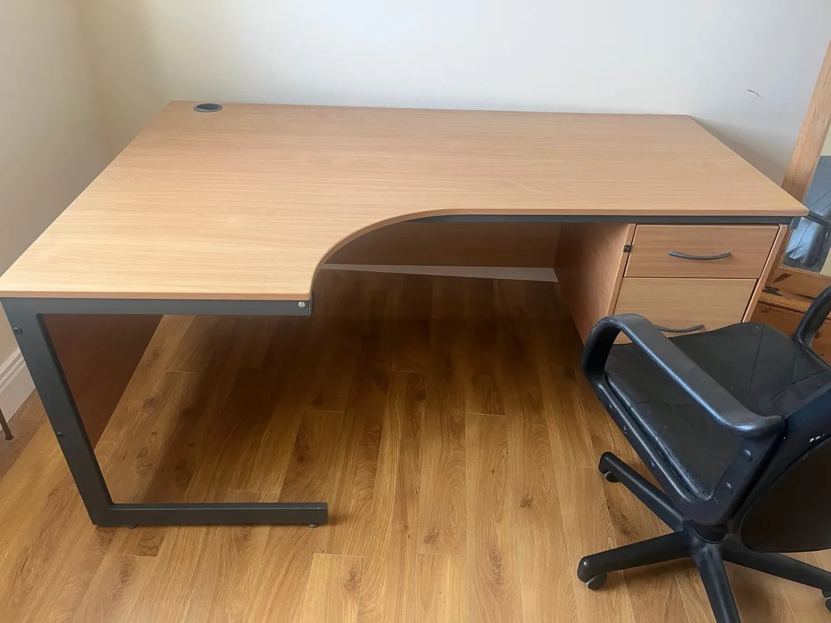 Office desk and Chair - Image 3