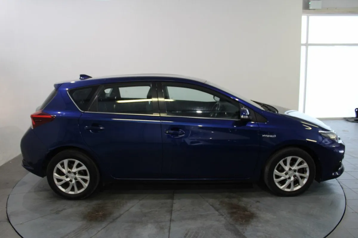 Toyota Auris Hybrid Luna Business 1.8 - Image 3