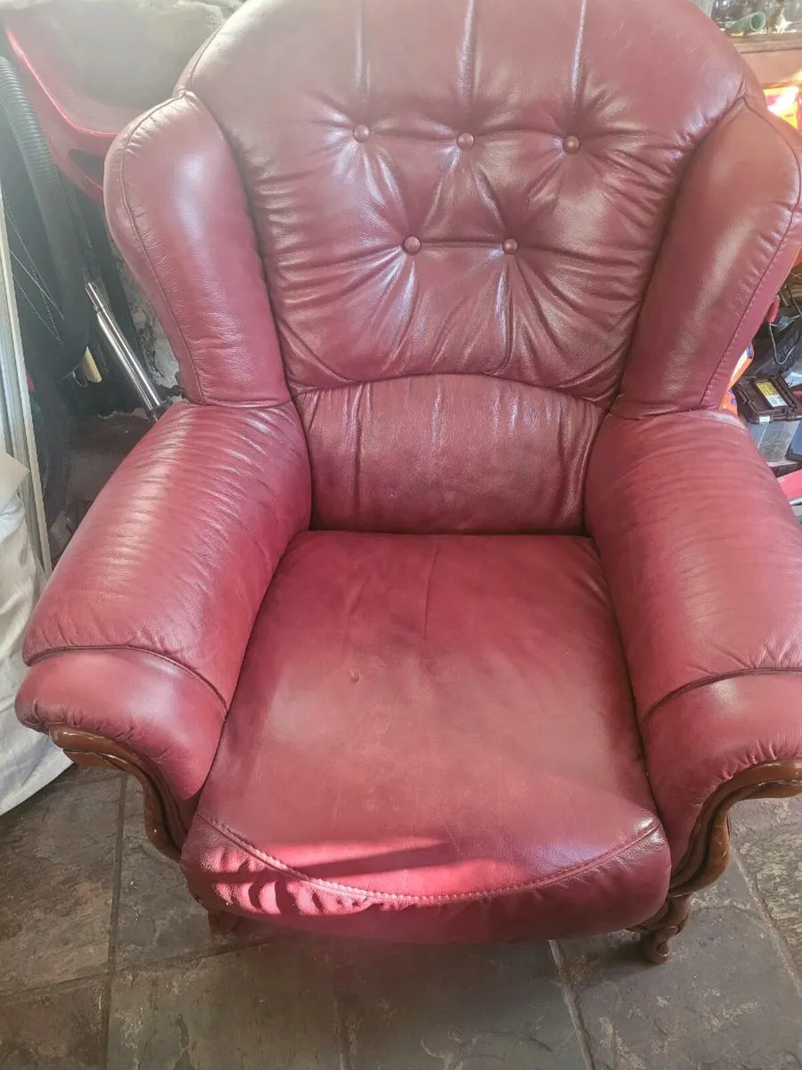 Ox blood leather suite for sale - Image 1