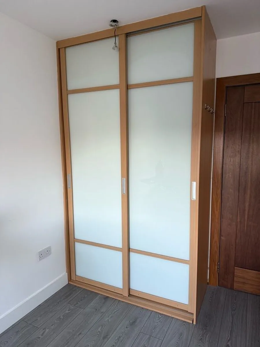 wardrobe and floor - Image 1
