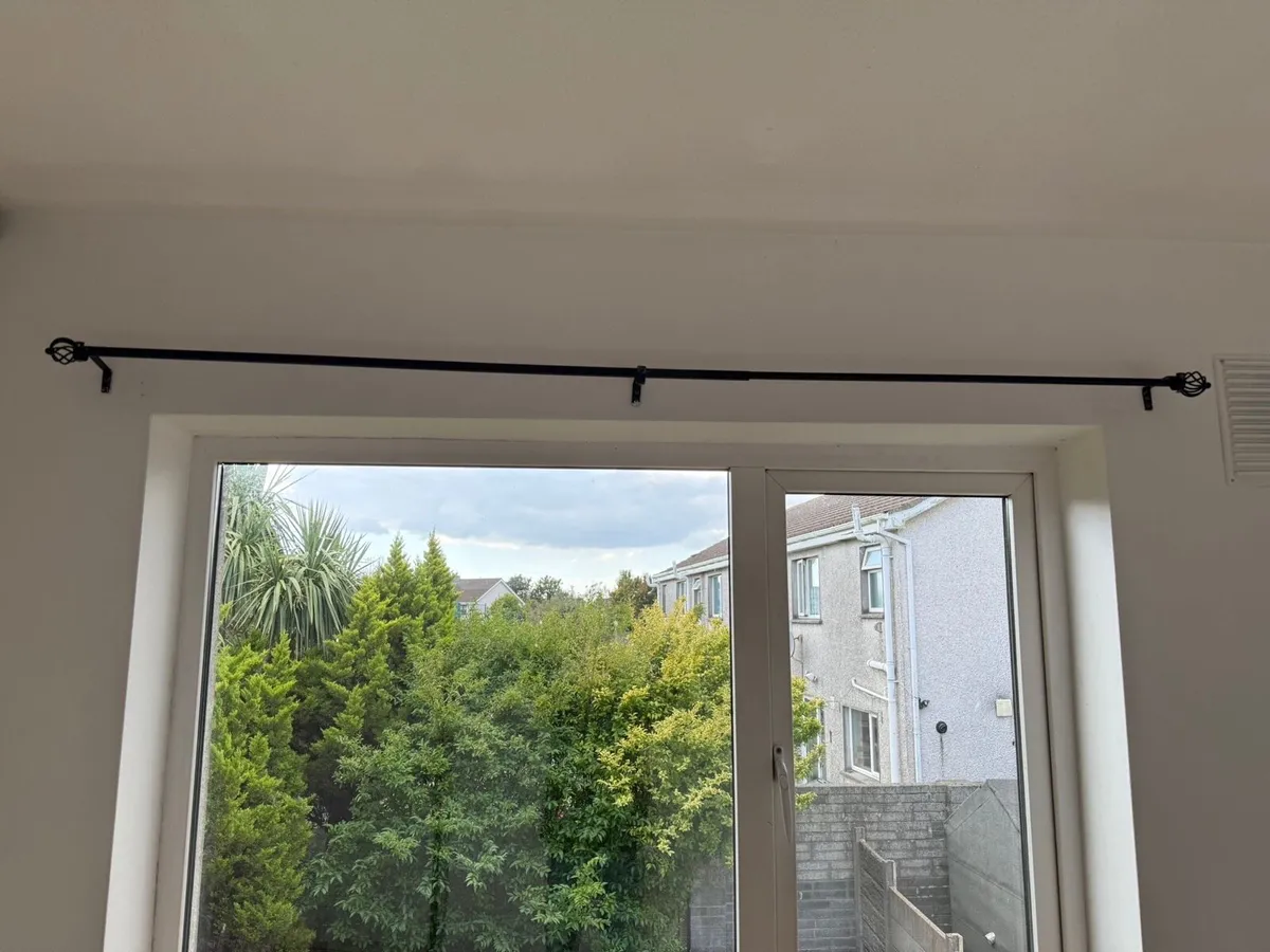 Curtain pole
