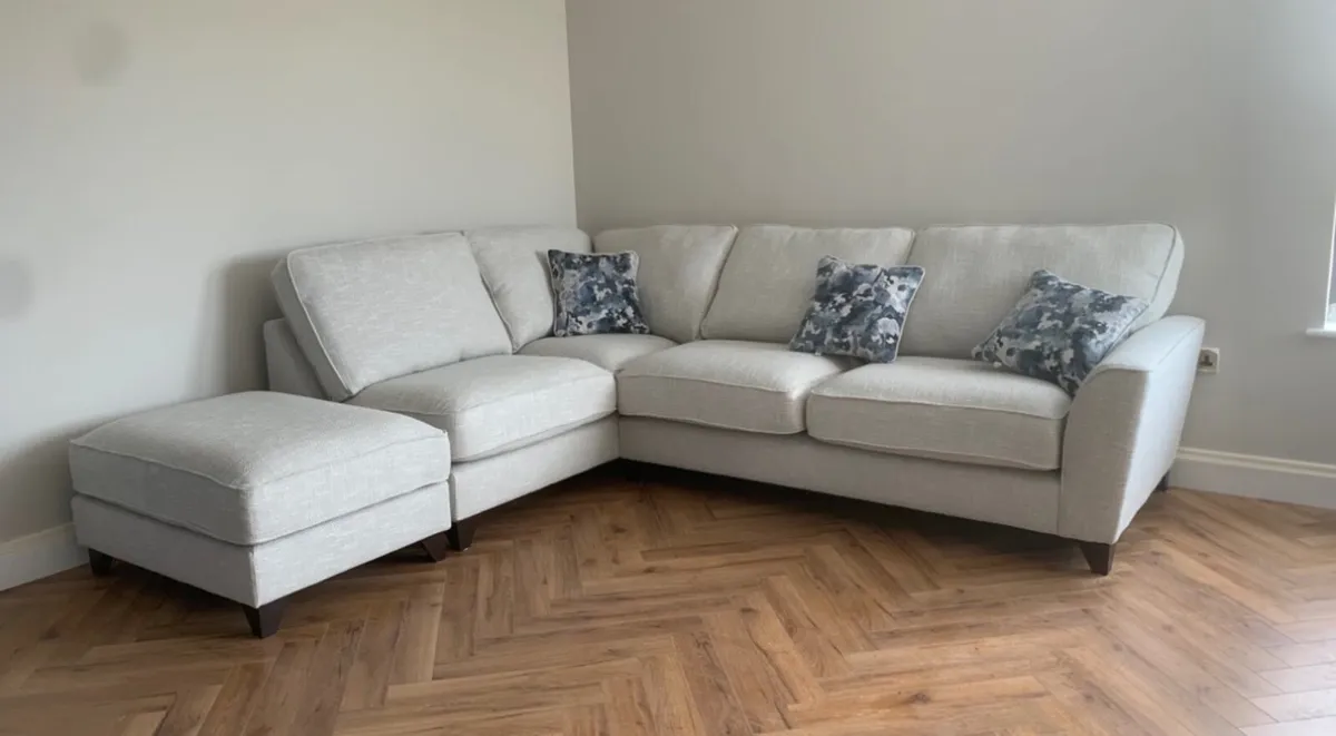 Corner couch, armchair & foot rest - Image 1