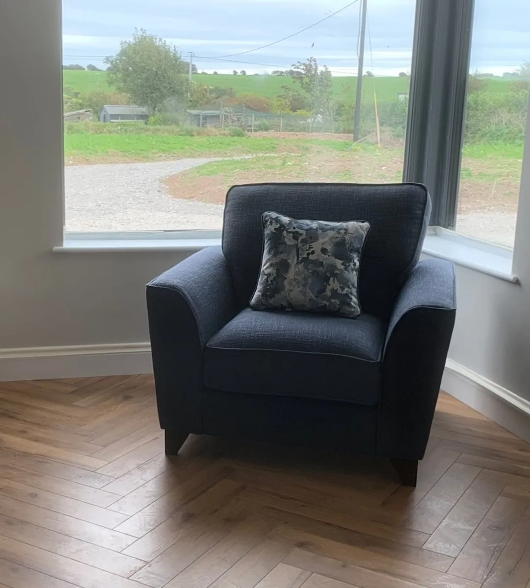Corner couch, armchair & foot rest - Image 2
