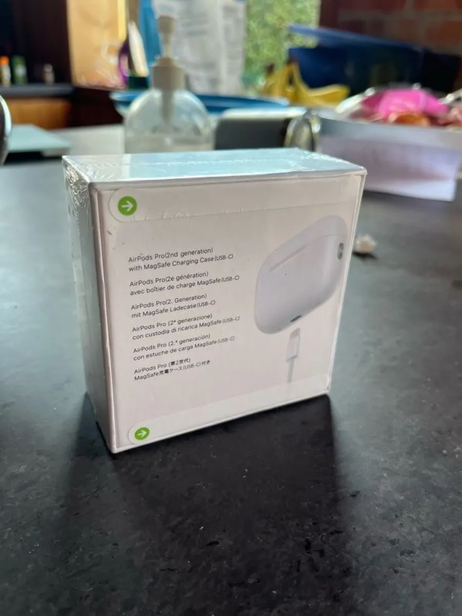 Apple AirPods Pro - Image 4
