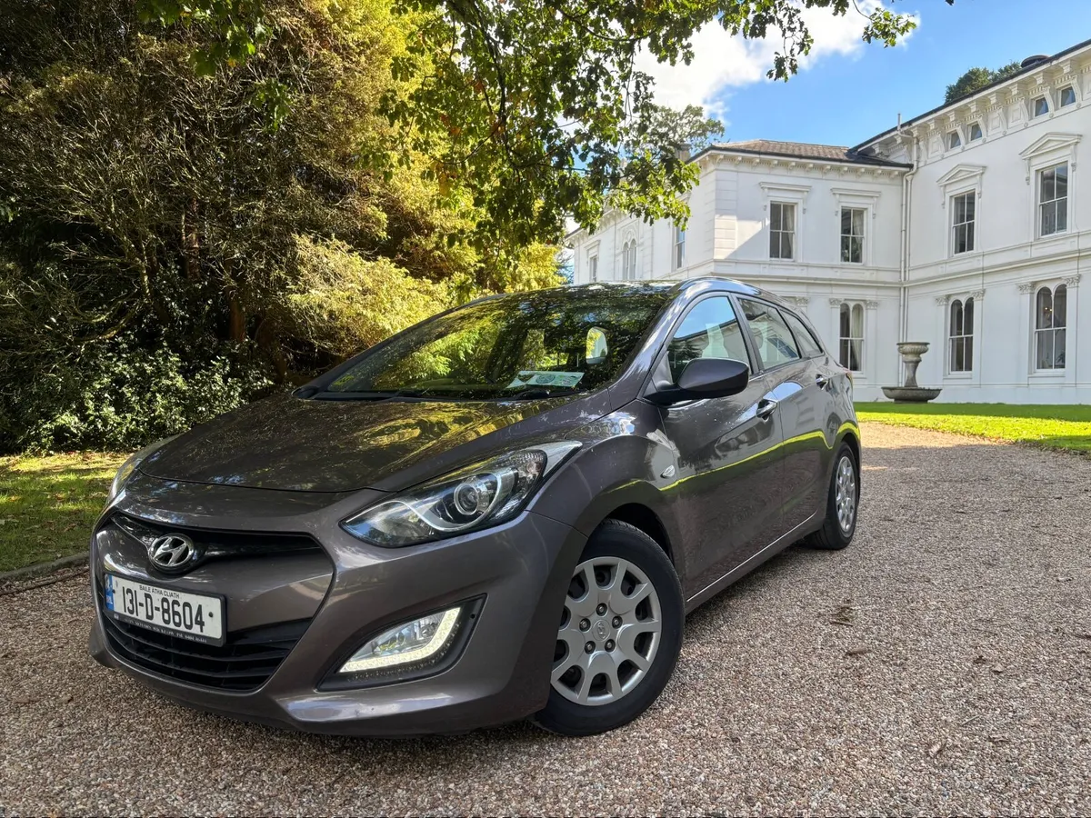 2013 Hyundai i30 estate 1.4 CRDI high spec model - Image 2