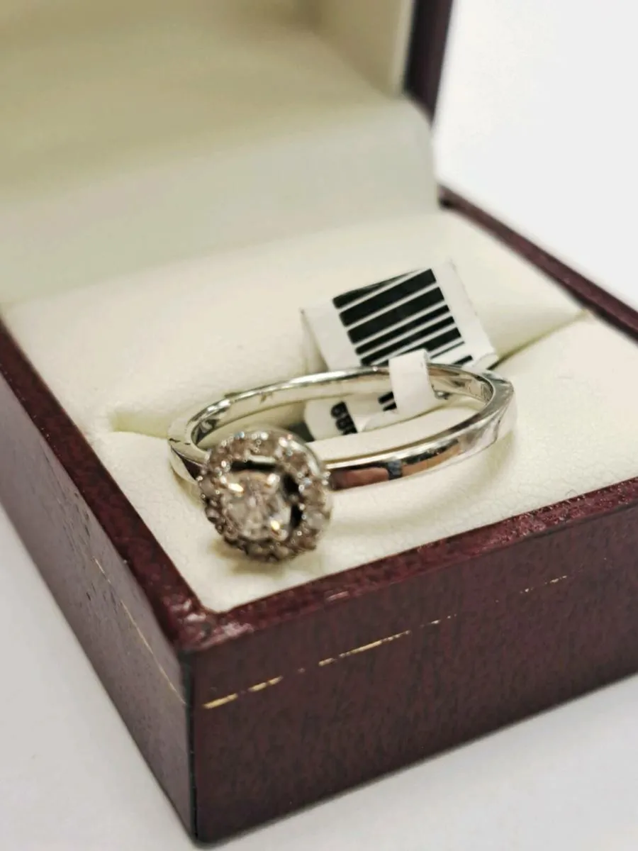 18K White Gold Diamond Ring 18Ct - Image 2