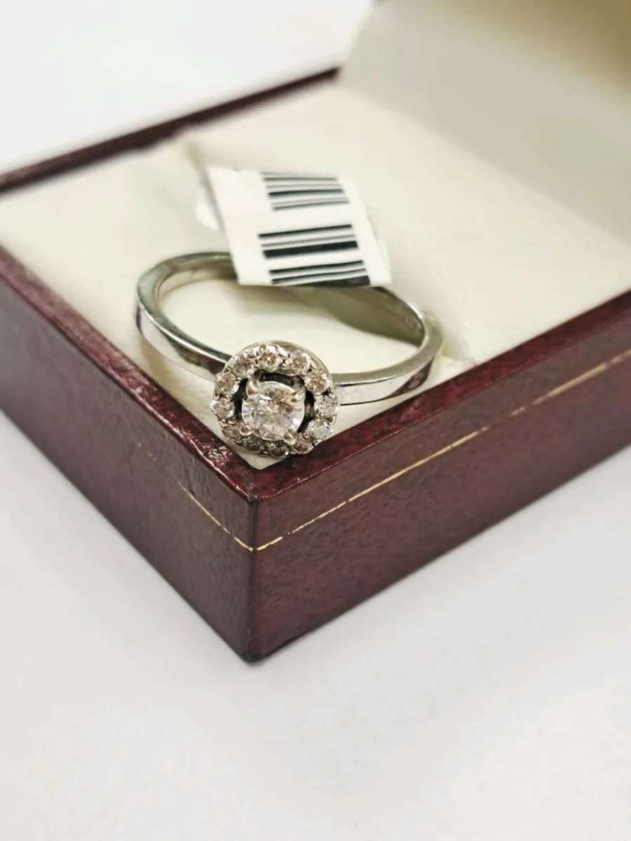 18K White Gold Diamond Ring 18Ct - Image 3
