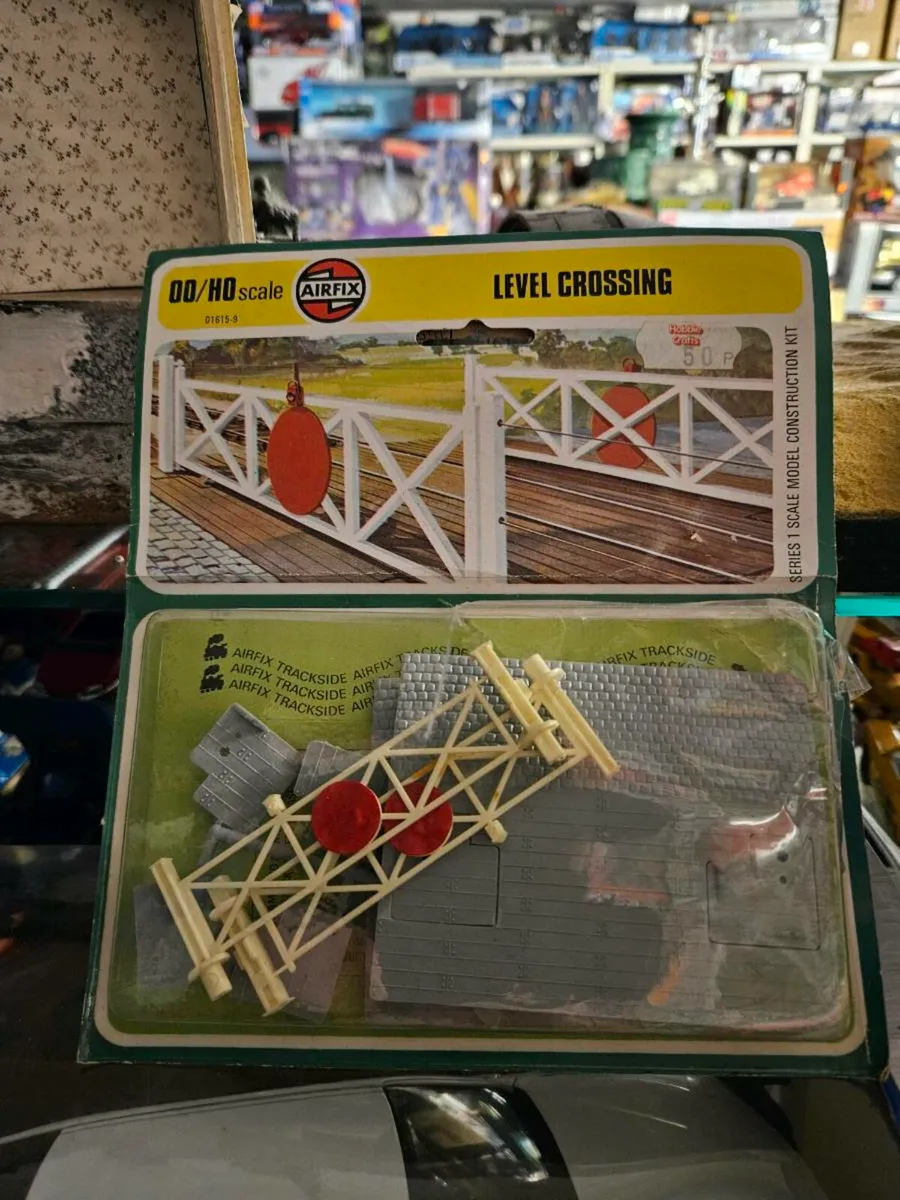 Hornby Airfix Level Crossing
