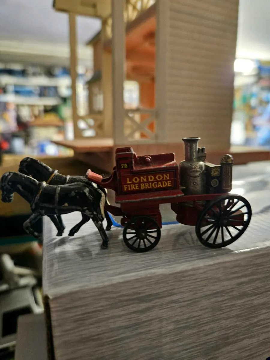 Matchbox Lesney Horse Drawn Fire Engine - Image 2