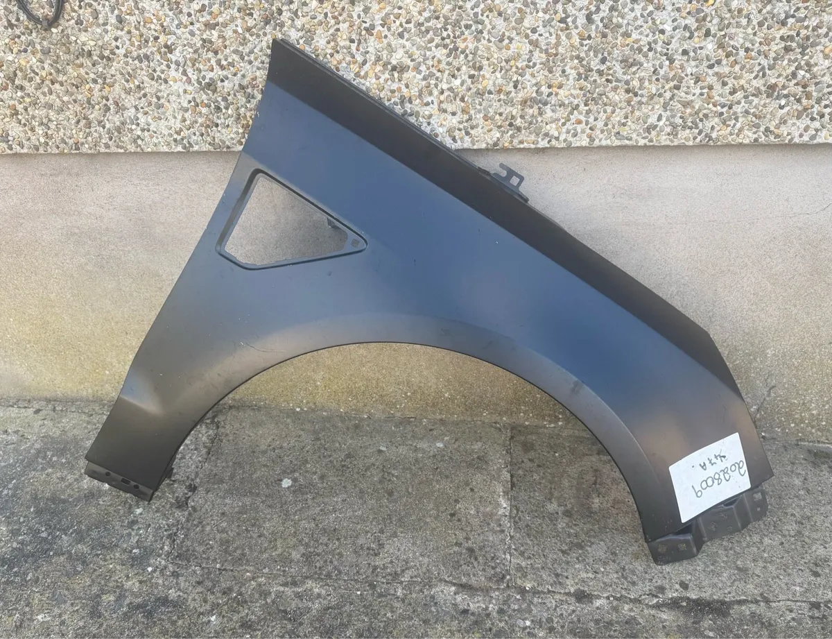 Ford Galaxy 2015- right wing 2028009 - Image 1