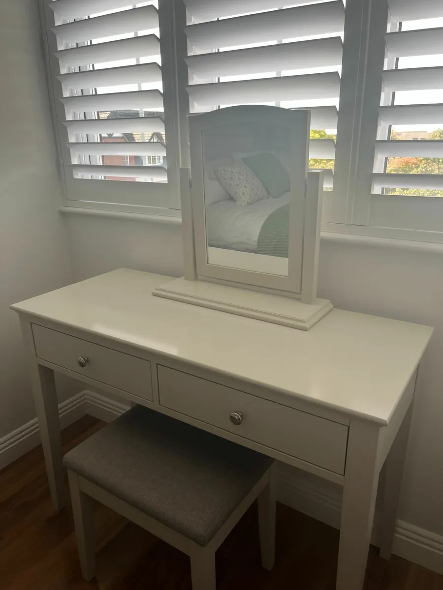 Full bedroom suite for sale - Image 2