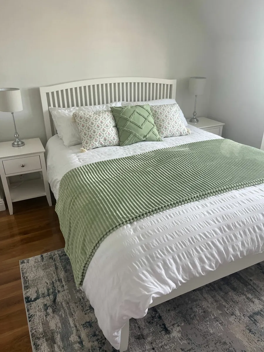 Full bedroom suite for sale - Image 1
