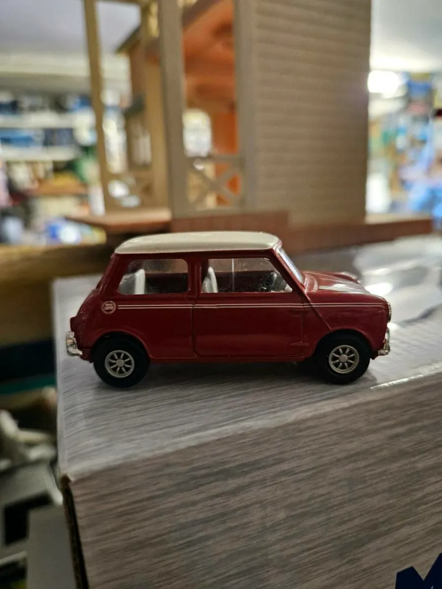 Corgi Mini - Image 1