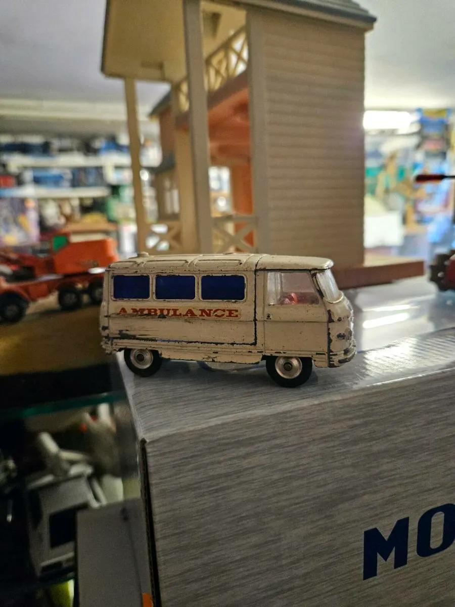 Corgi Ambulance - Image 2
