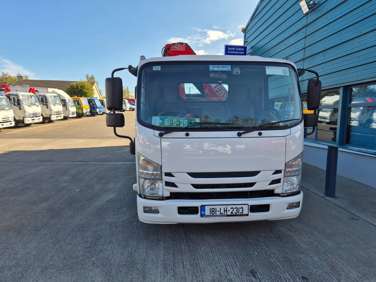 2018 ISUZU NPR 7.5TON FLAT AND CRANE - Image 2