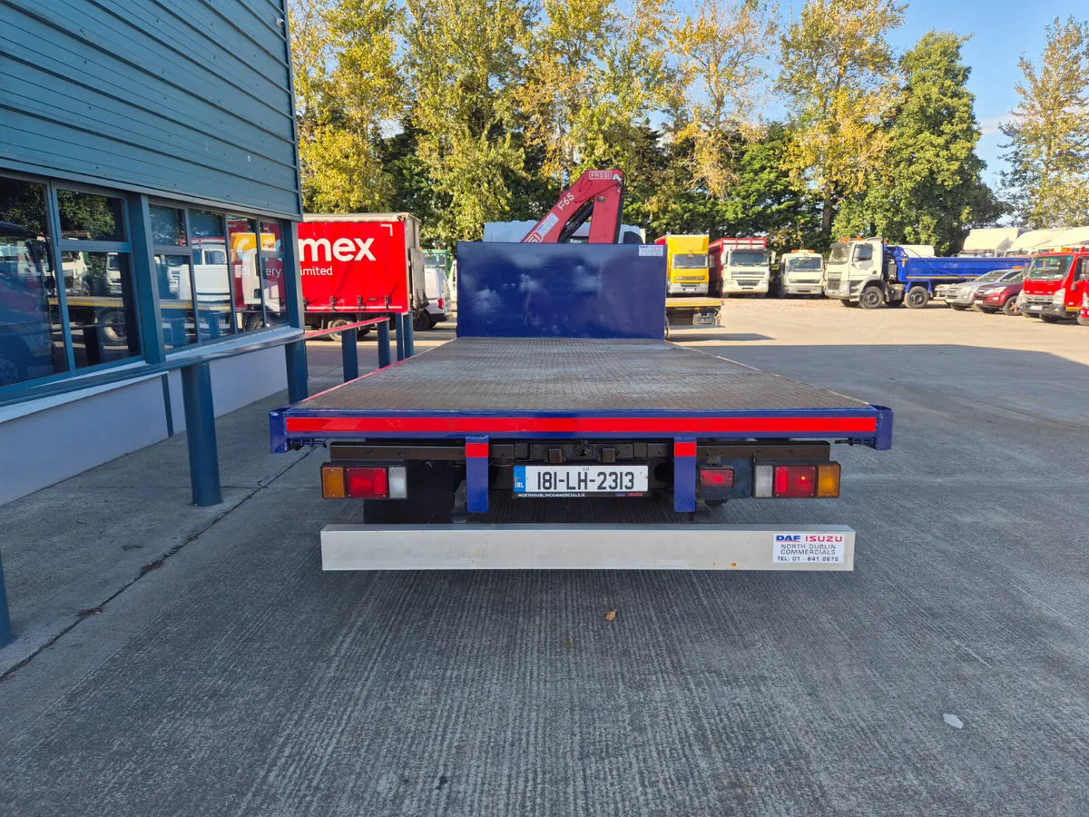 2018 ISUZU NPR 7.5TON FLAT AND CRANE - Image 4