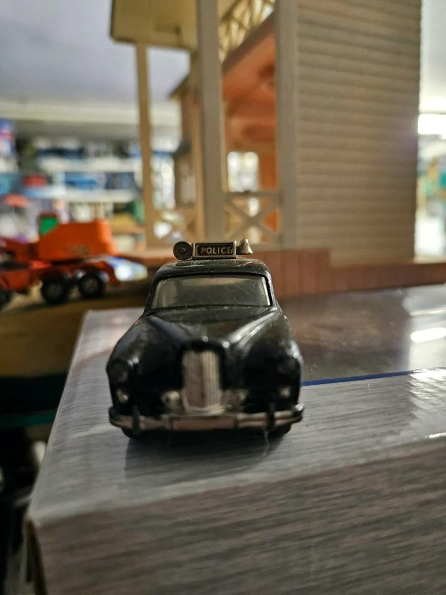 Corgi Police Car - Image 2