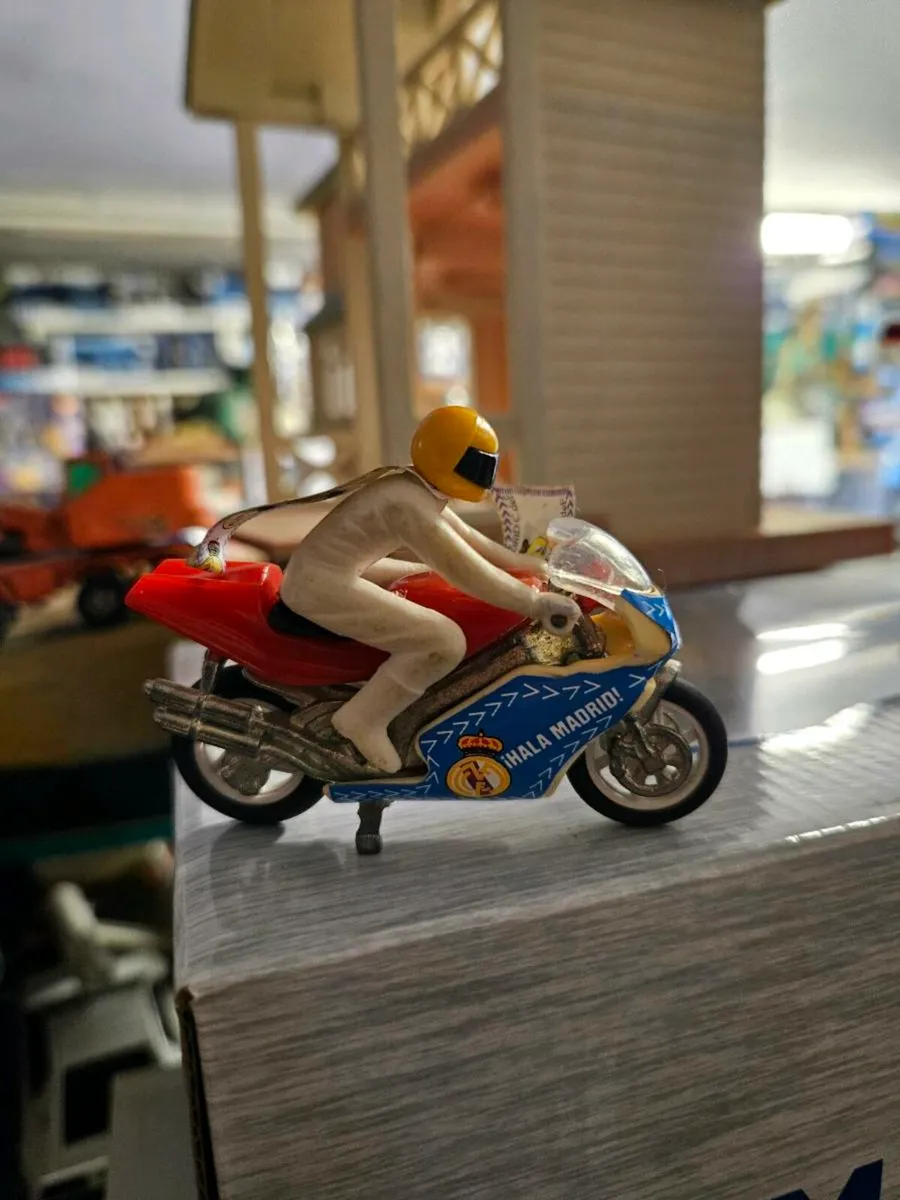 Britain's Motorbike - Image 3