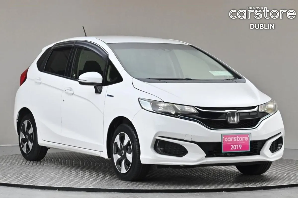 Honda Fit 1.5 Hybrid Auto  reverse Cam privacy Gl - Image 1