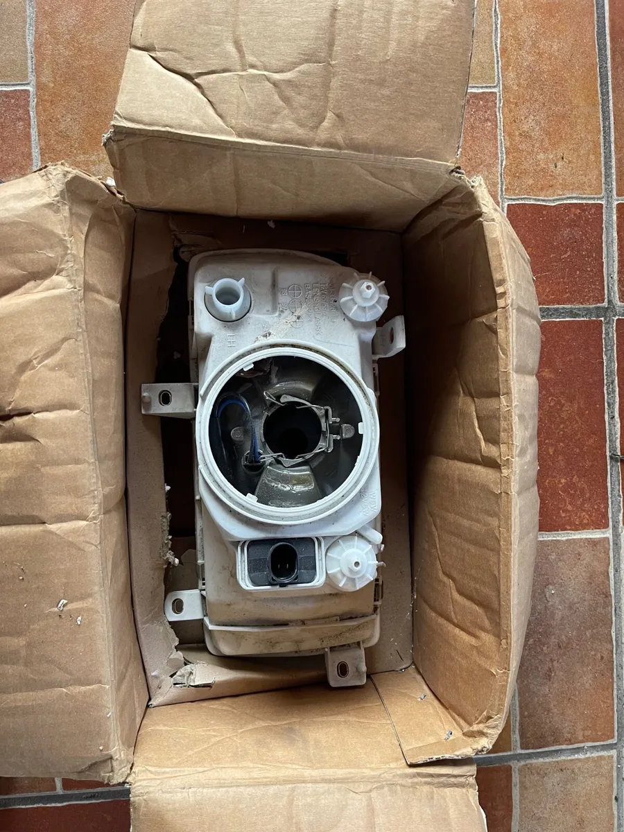 VW Vento 92-94 LH Glass Lens headlight - Image 3