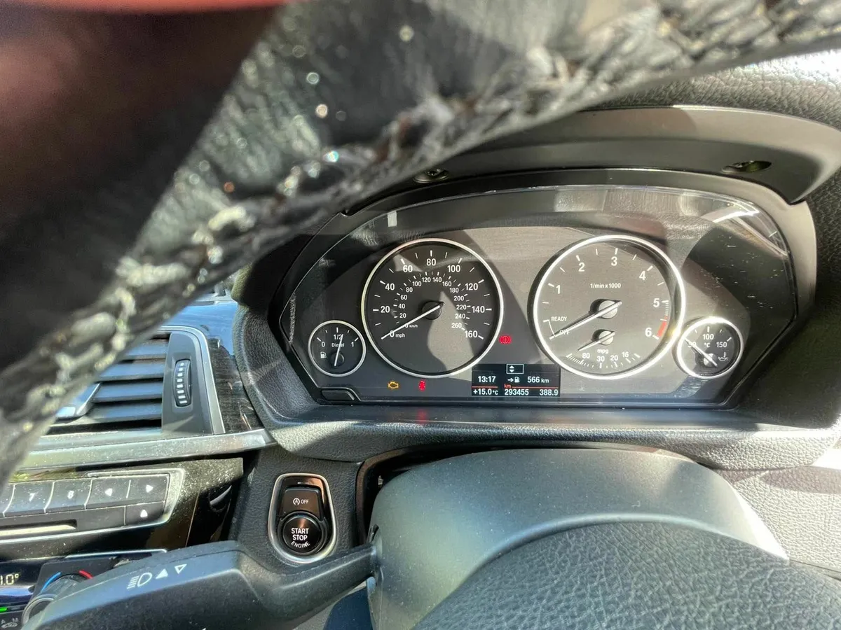 BMW 3-Series 2017 - Image 2