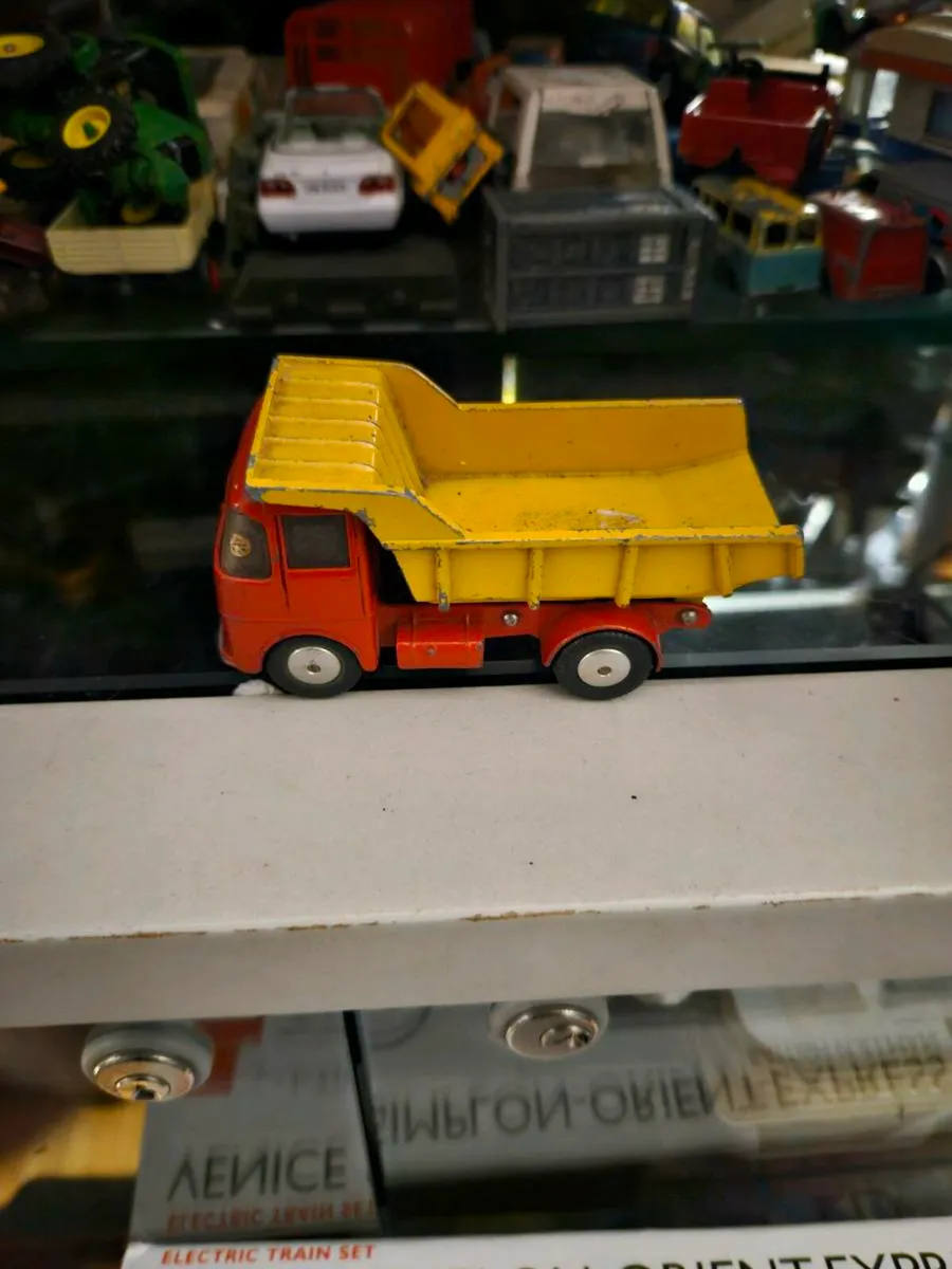Corgi ERF Tipper Truck - Image 2