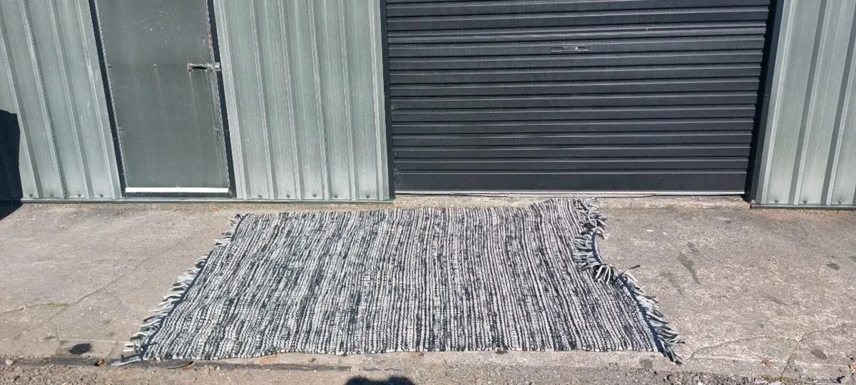 Rugs IKEA in Excellent Condition. 4 in total - Image 2
