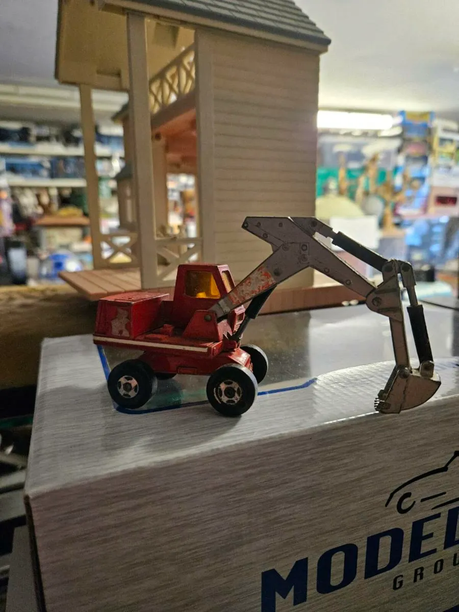 Matchbox Superkings Excavator - Image 1