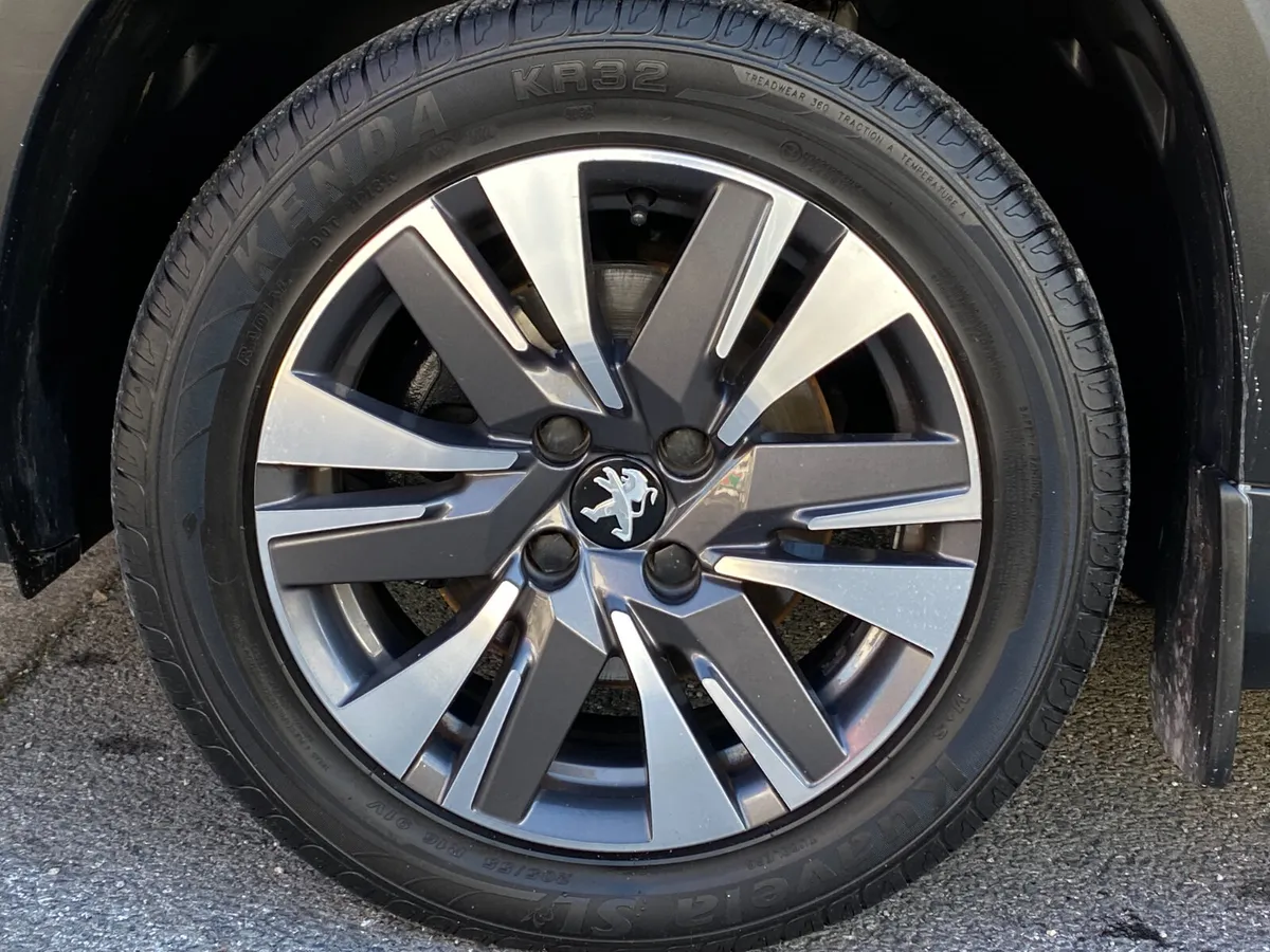Peugeot 2008 1.6 BlueHDi 120bhp S&S Allure - Image 4
