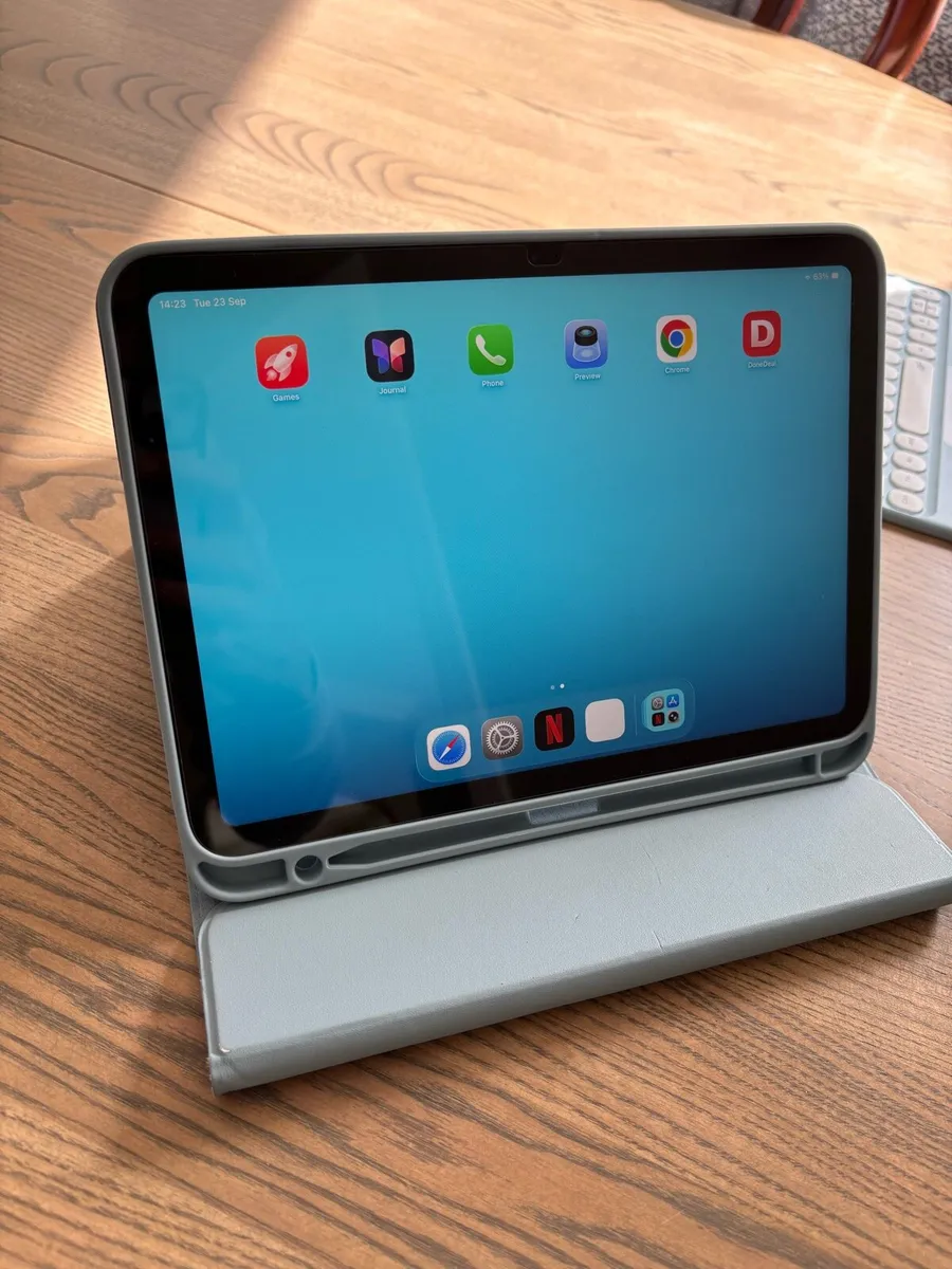 iPad 10th Generation - Image 3