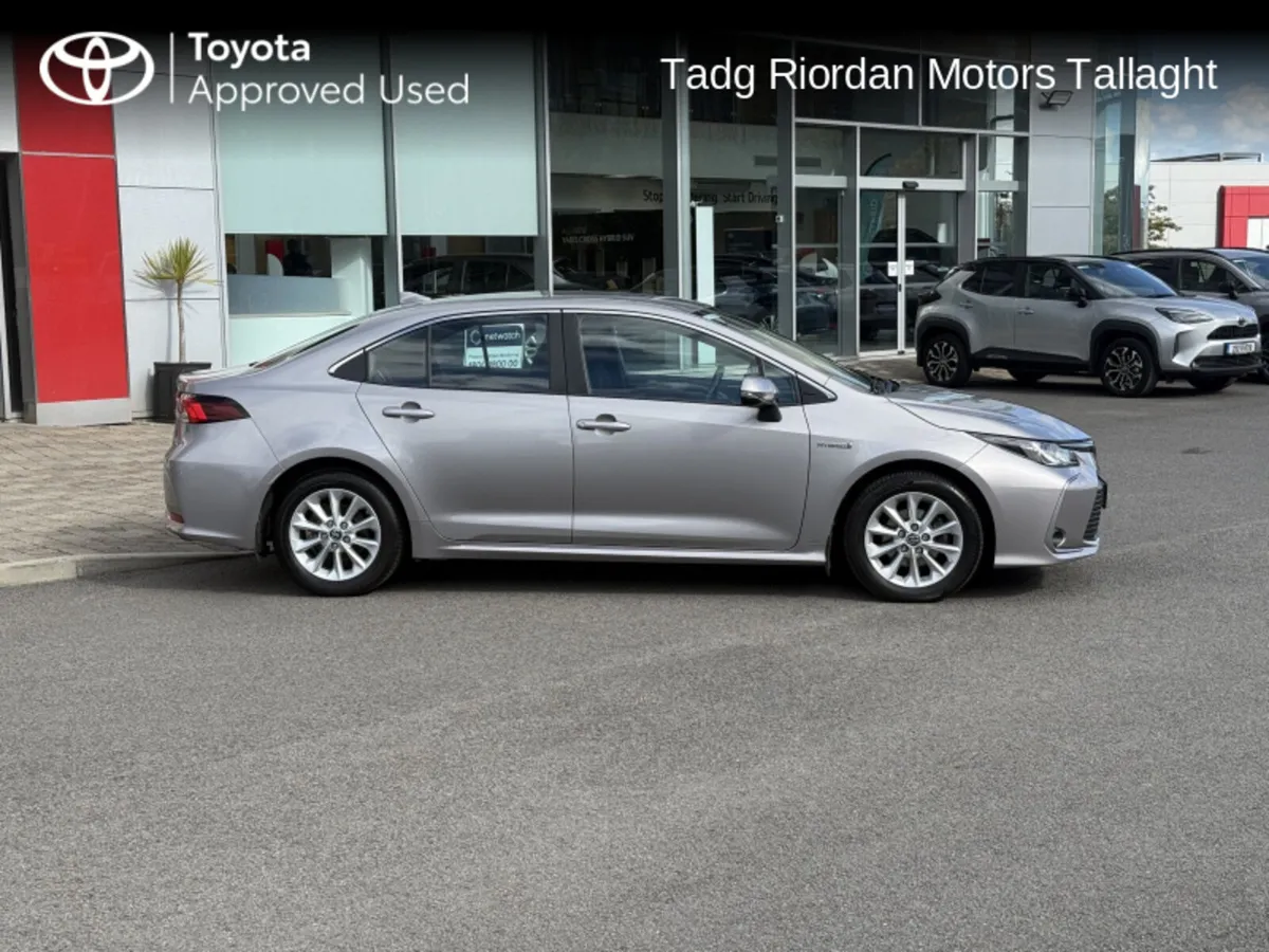 Toyota Corolla HYB LUNA SALOON - Image 3