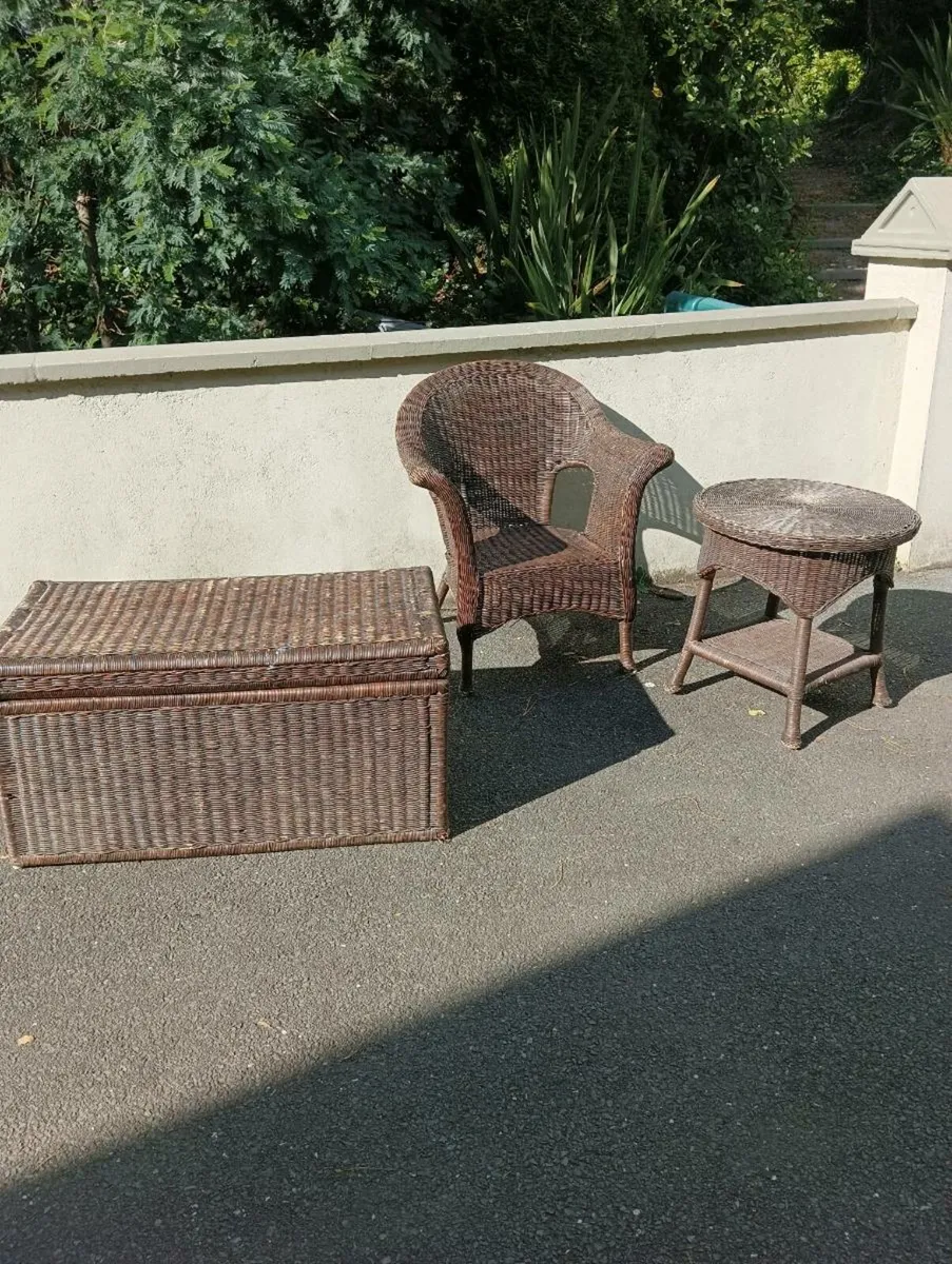 Beautiful strong wicker set.can sell separately - Image 1