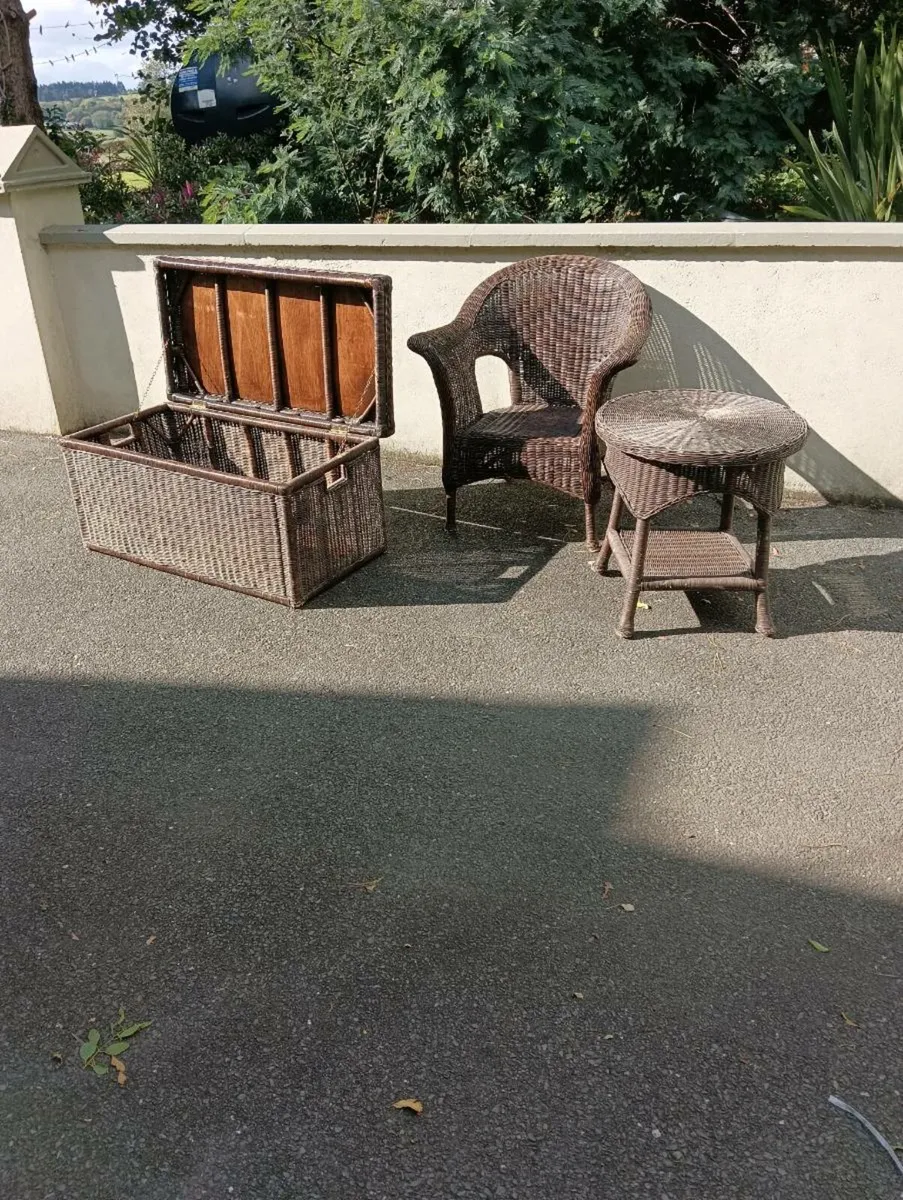 Beautiful strong wicker set.can sell separately - Image 2
